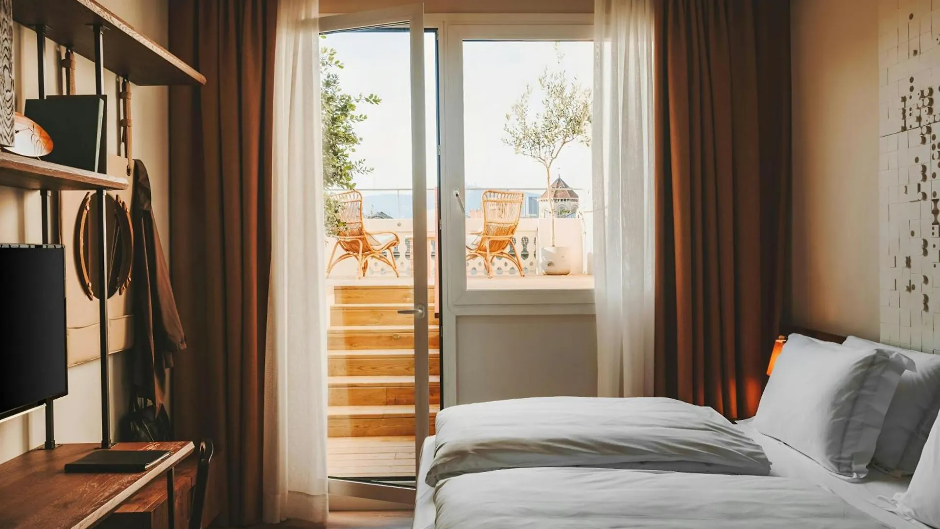 Casa Luz Hotel Placa Universitat, Sonder By Marriott Bonvoy Barcelona 4*,