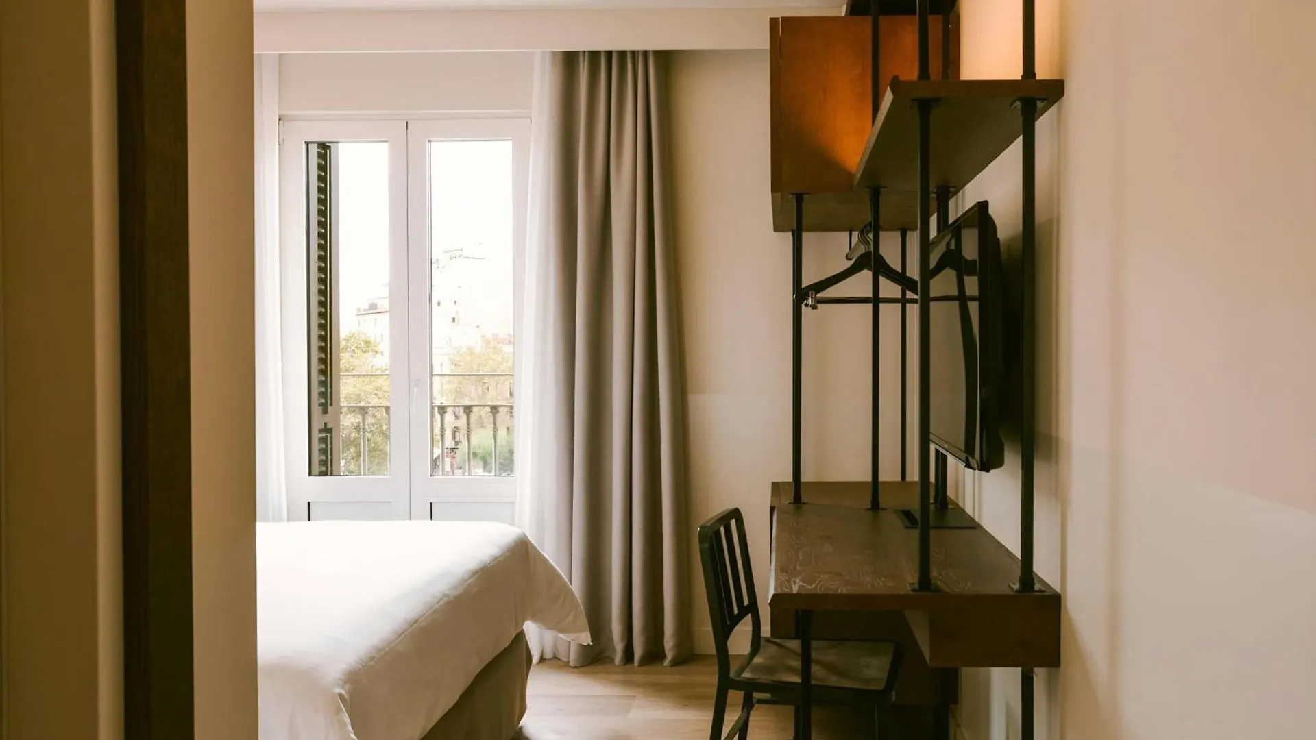 Casa Luz Hotel Placa Universitat, Sonder By Marriott Bonvoy Barcelona