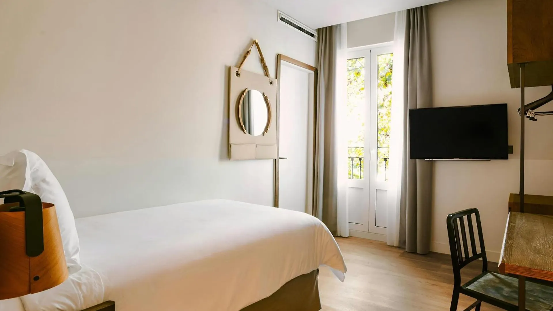Casa Luz Hotel Placa Universitat, Sonder By Marriott Bonvoy Barcelona