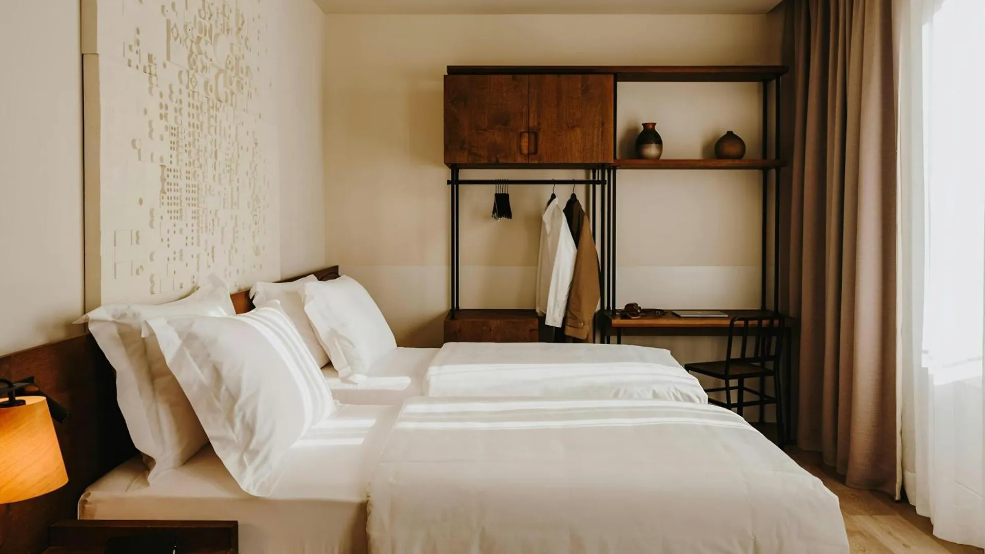 Casa Luz Hotel Placa Universitat, Sonder By Marriott Bonvoy contacts