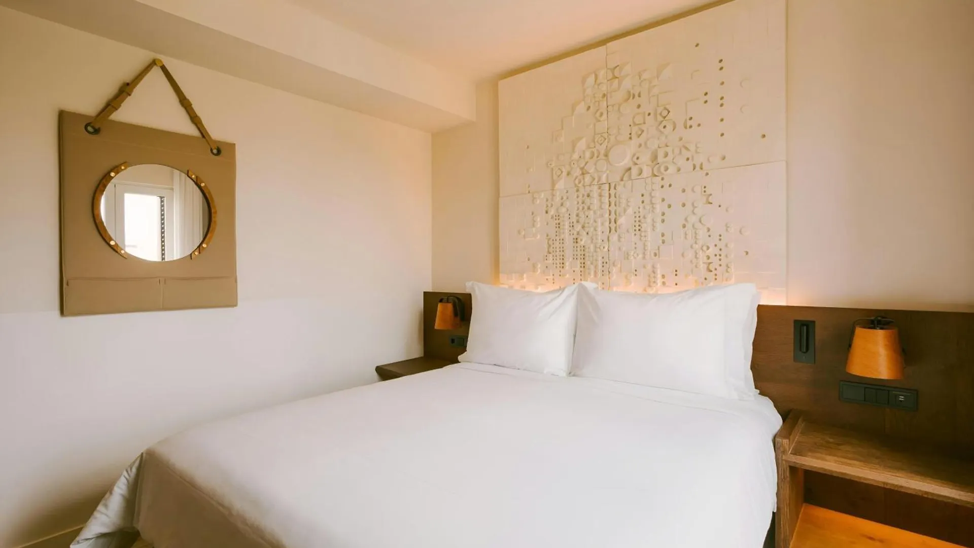 Casa Luz Hotel Placa Universitat, Sonder By Marriott Bonvoy Barcelona