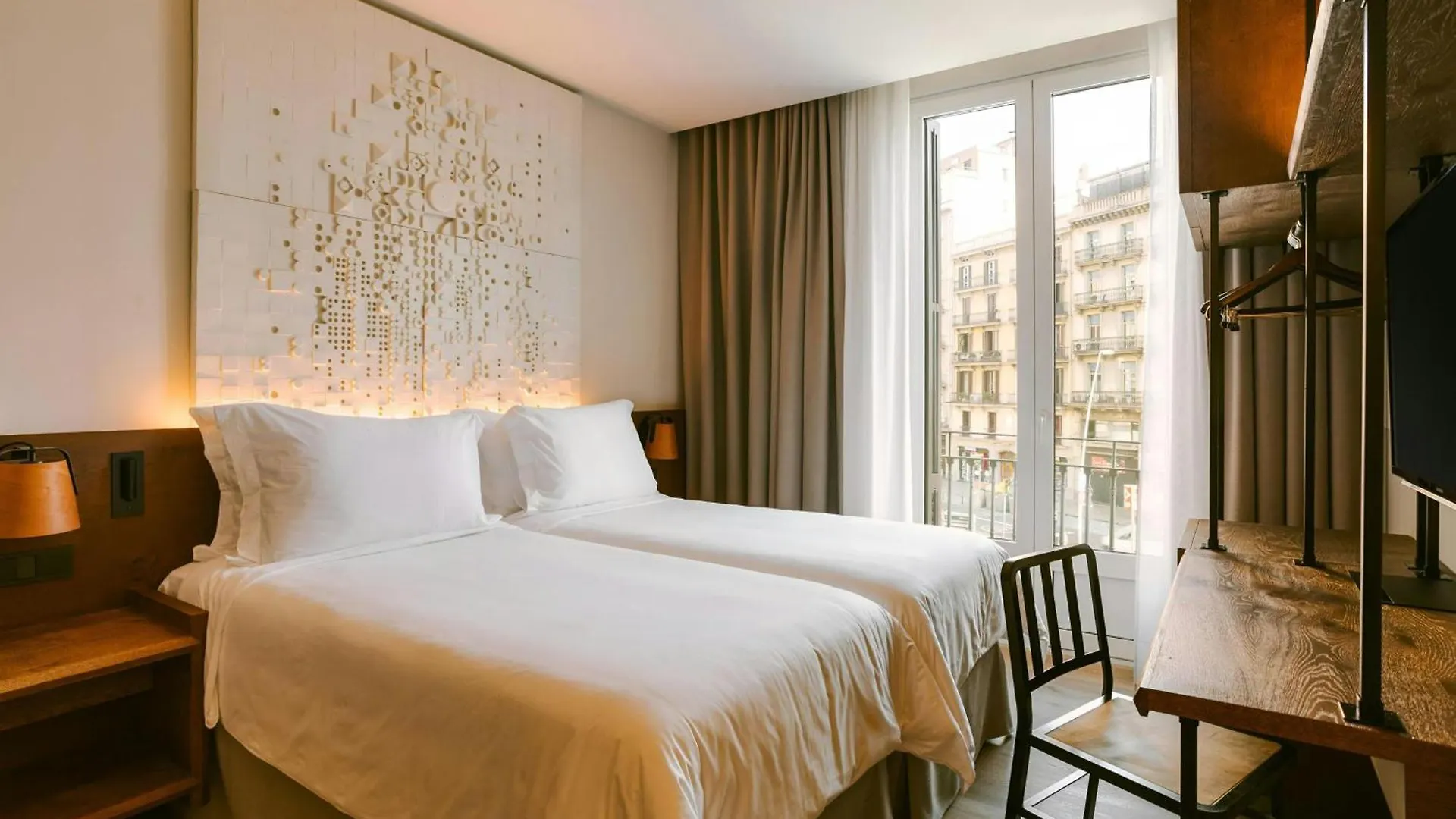 Casa Luz Hotel Placa Universitat, Sonder By Marriott Bonvoy Barcelona