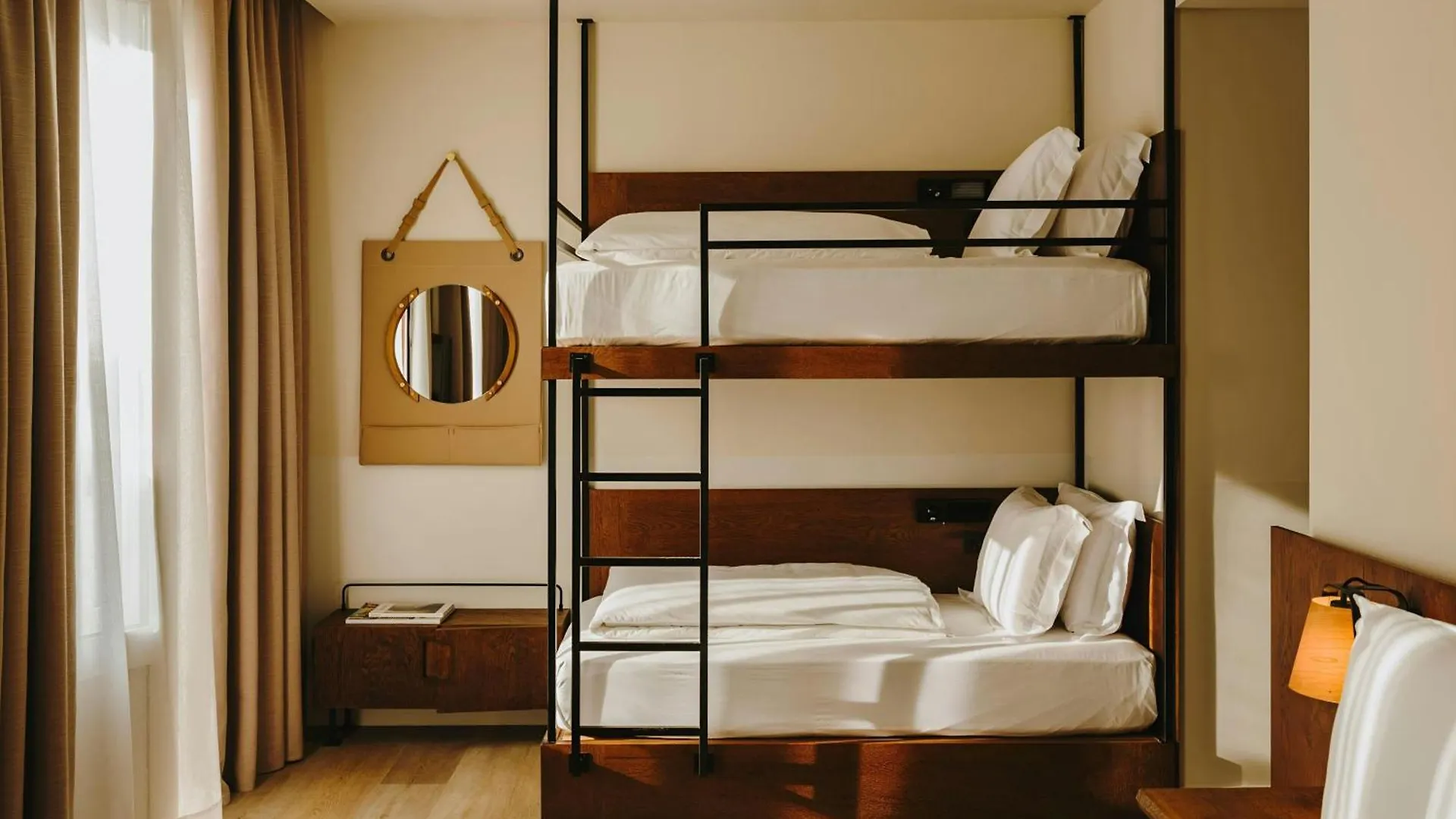 Casa Luz Hotel Placa Universitat, Sonder By Marriott Bonvoy Barcellona